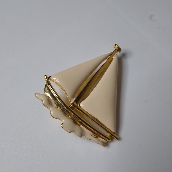 Sailboat Brooch - Picture 3 of 16